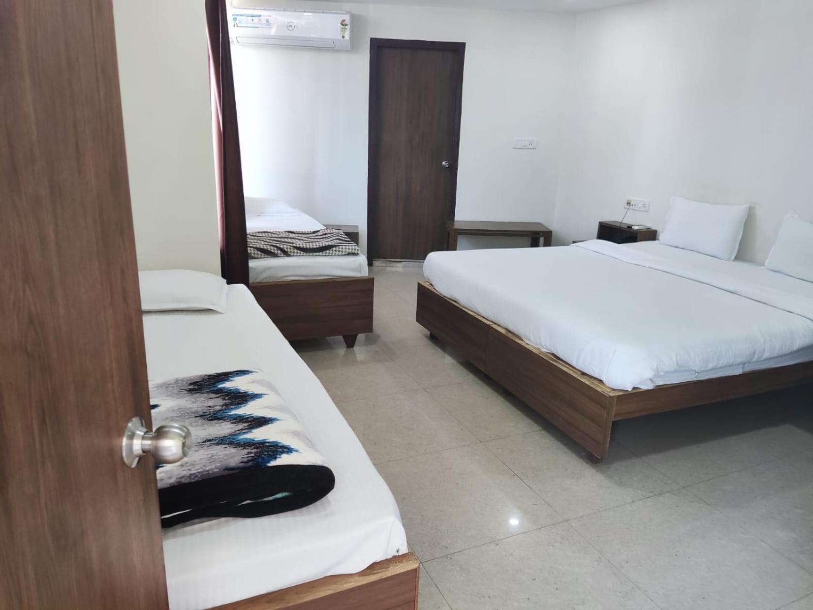 Swagatam Inn, 5 Minutes Walk From Guwahati Railway Station Exterior foto