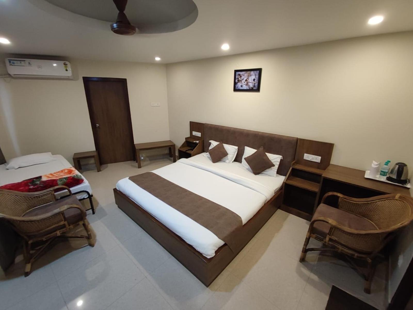 Swagatam Inn, 5 Minutes Walk From Guwahati Railway Station Exterior foto